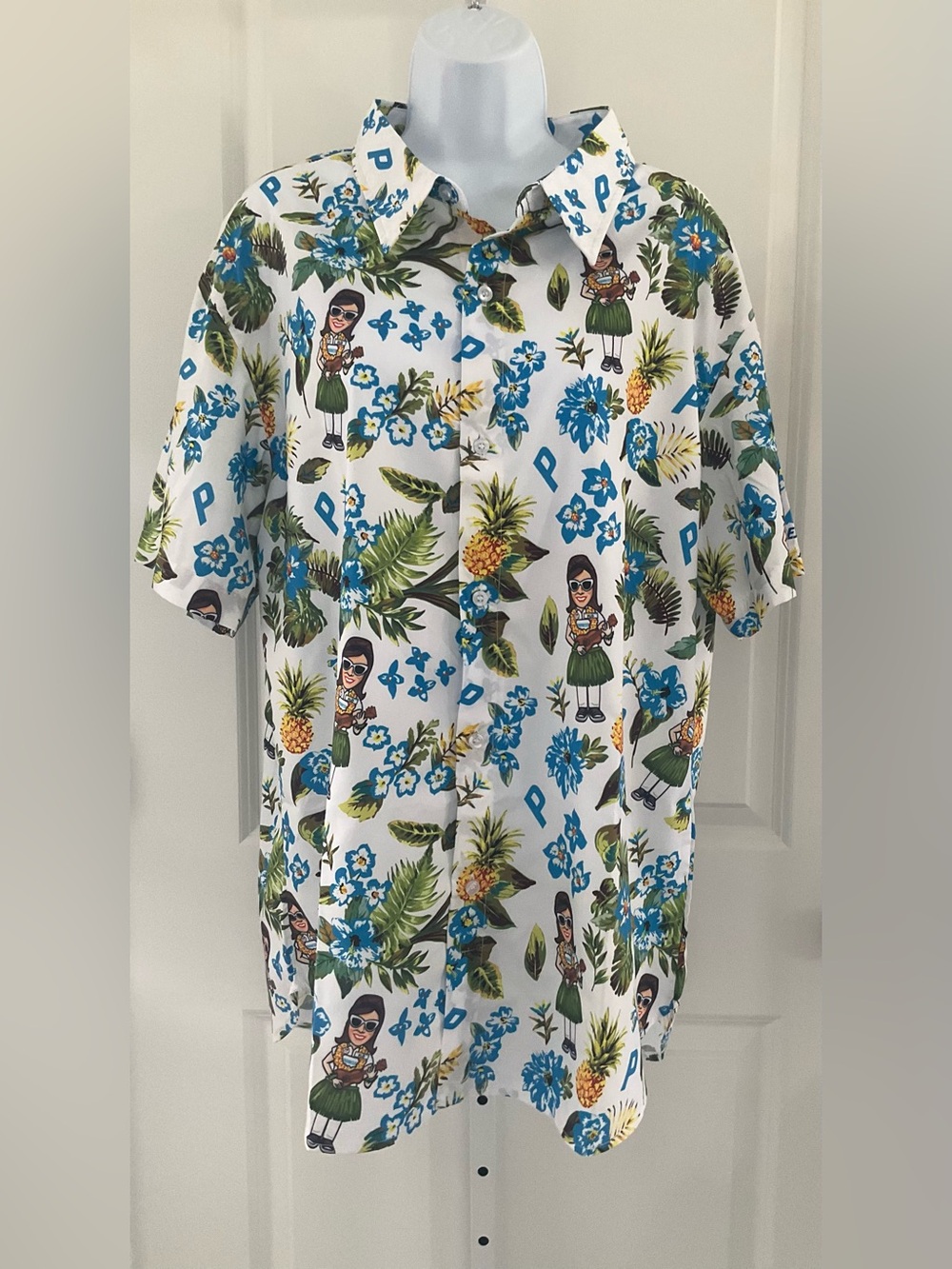 FLO Progressive Insurance Unisex Hawaiian Shirt.
Size XL.
New And Never Worn.